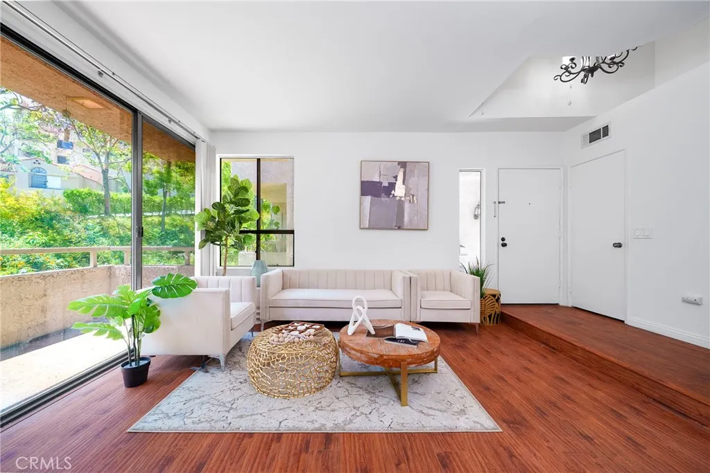 Rosemead, California 91770, United States, 2 Bedrooms Bedrooms, ,2 BathroomsBathrooms,Residential,Active,212378