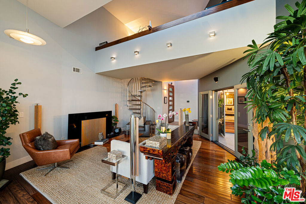 5677 Spreading Oak Drive