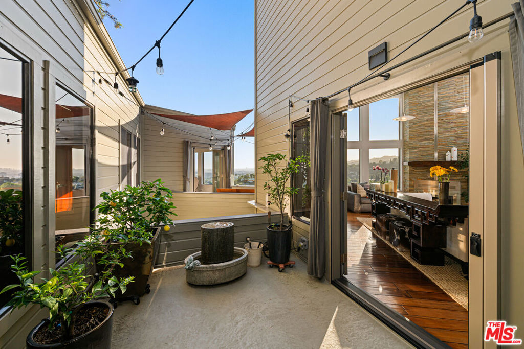 5677 Spreading Oak Drive