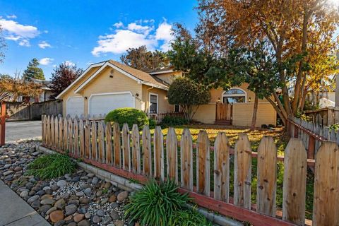 Photo of 1511 Las Brisas Drive, Hollister, CA 95023 (MLS # ML82044280)