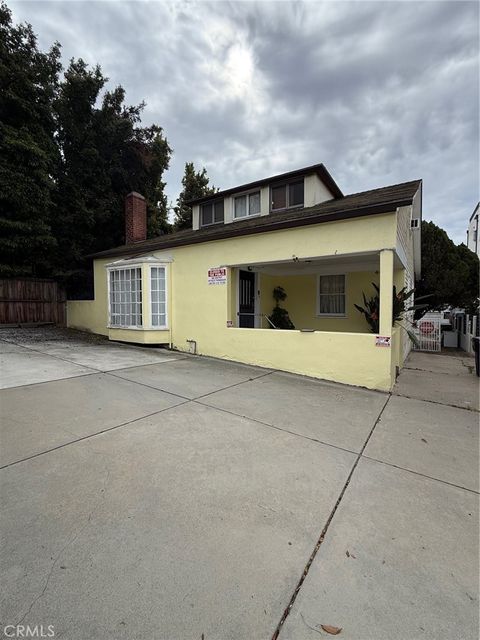 Photo of 4458 Maplewood Avenue, Los Angeles, CA 90004 (MLS # CV26109329)