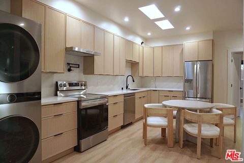 Photo of 22450 Dolorosa St Street, Woodland Hills, CA 91367 (MLS # 26667517)