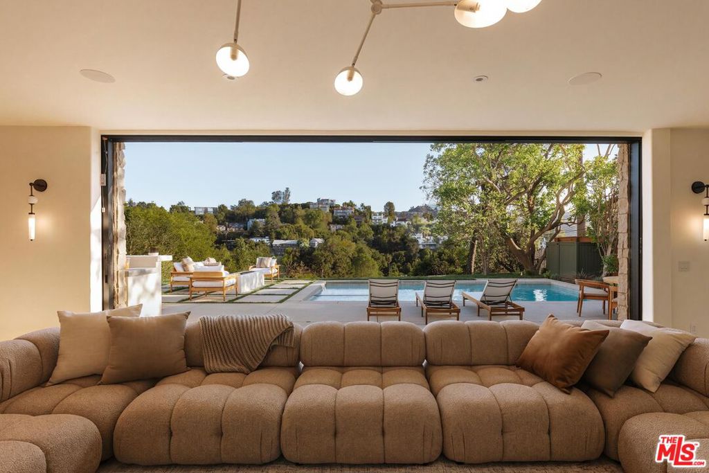 Photo of 3858 Buena Park Drive, Studio City, CA 91604 (MLS # 26985315)