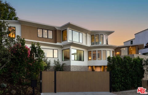 Photo of 3858 Buena Park Drive, Studio City, CA 91604 (MLS # 26985315)