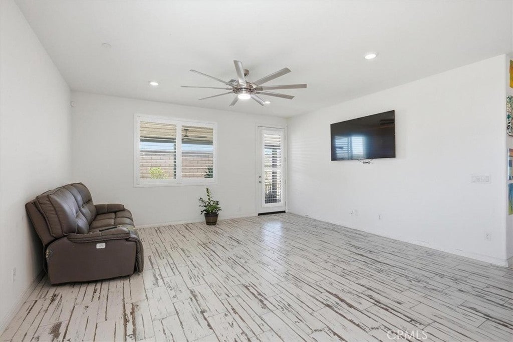 32350 Iron Trail