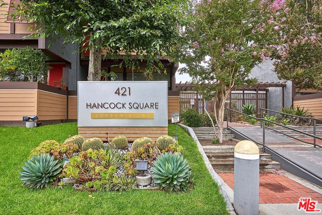 421 S Van Ness Avenue 8