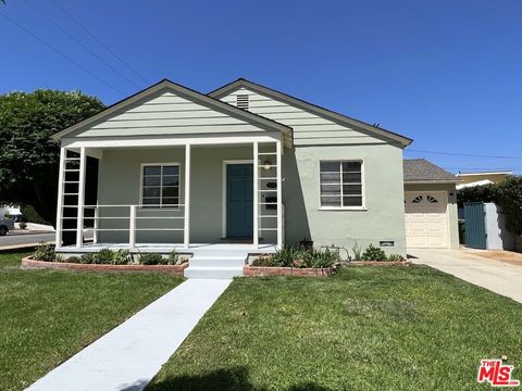 Photo of 5835 SHOSHONE Avenue, Encino, CA 91316 (MLS # 26830773)