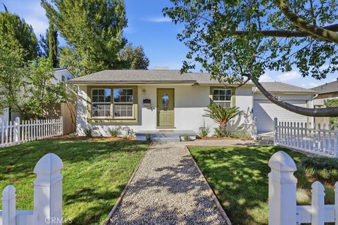Photo of 16937 Hartland St, Lake Balboa, CA 91406 (MLS # GD26059408)