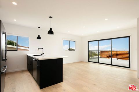 Photo of 2811 3rd Street #10, Santa Monica, CA 90405 (MLS # 26820693)