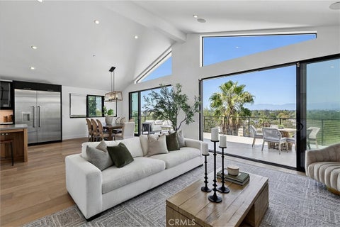 Photo of 11553 Sunshine Terrace, Studio City, CA 91604 (MLS # SR26173295)