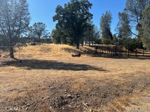Photo of 2928 Meadow Creek Road, Clearlake Oaks, CA 95423 (MLS # LC25223423)