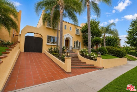 Photo of 439 S Beverwil Drive, Beverly Hills, CA 90212 (MLS # 26861823)