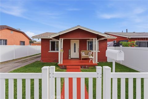 Photo of 723 E 110th St, Los Angeles, CA 90059 (MLS # DW26087782)