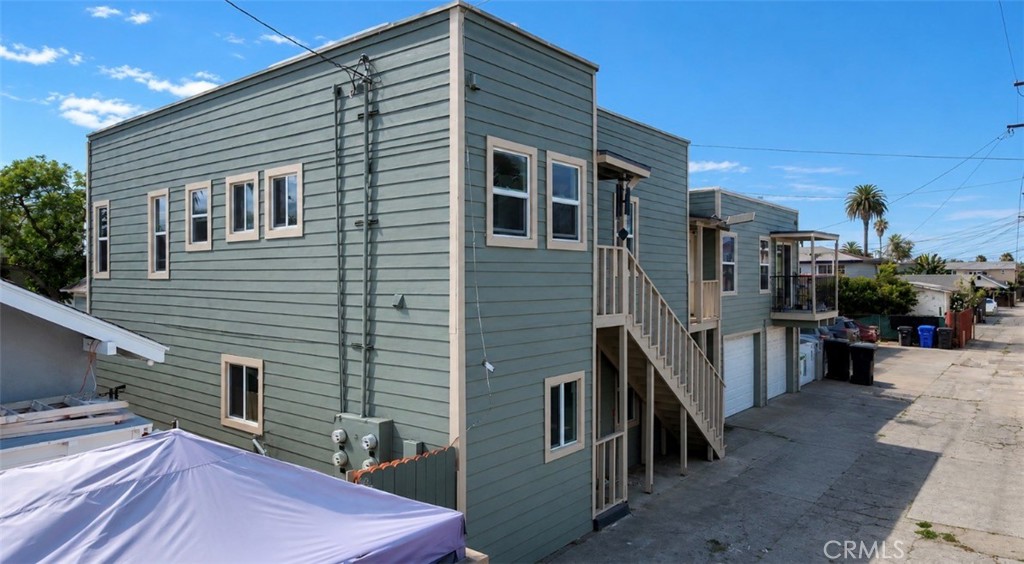 2130 Elm