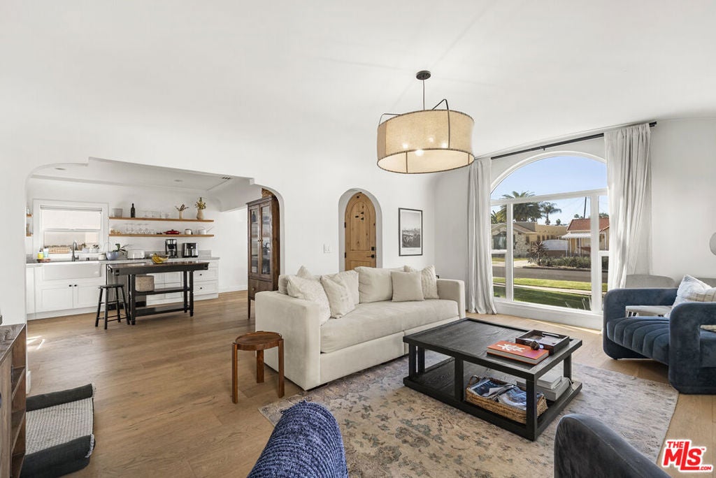 3032 Somerset Drive, Los Angeles CA 90016