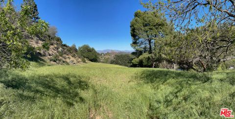 Photo of 8813 Wonderland Avenue, Los Angeles, CA 90046 (MLS # 26836595)
