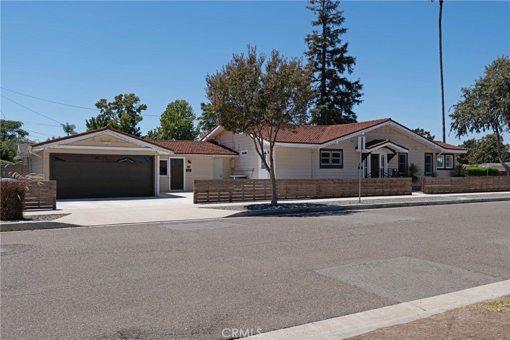 1104 W Palm Avenue