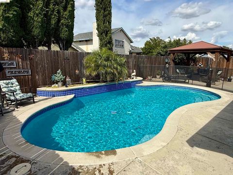 Photo of 8245 Auberry Dr DR, Sacramento, CA 95828 (MLS # 41136211)