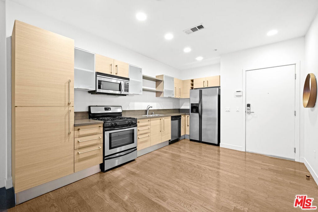 1234 Wilshire Boulevard 422