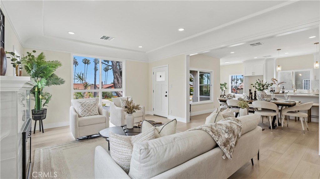 5513 S Mullen