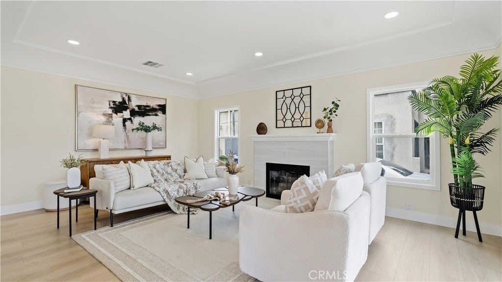5513 S Mullen