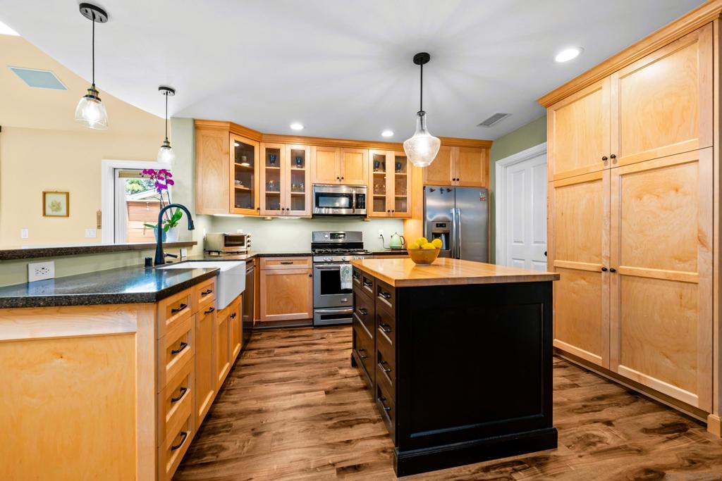 832 Casa De Oro Pl
