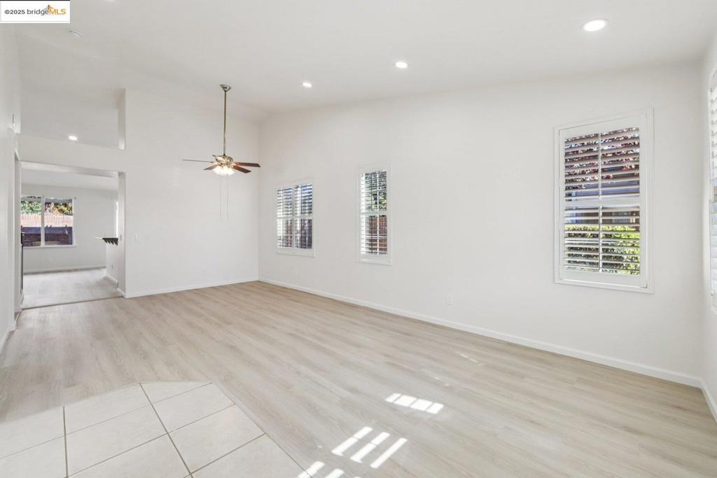 LYON GROVES - Residential