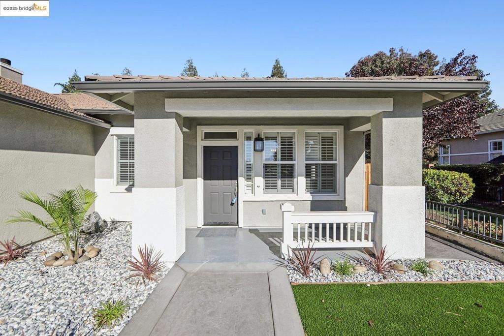 LYON GROVES - Residential