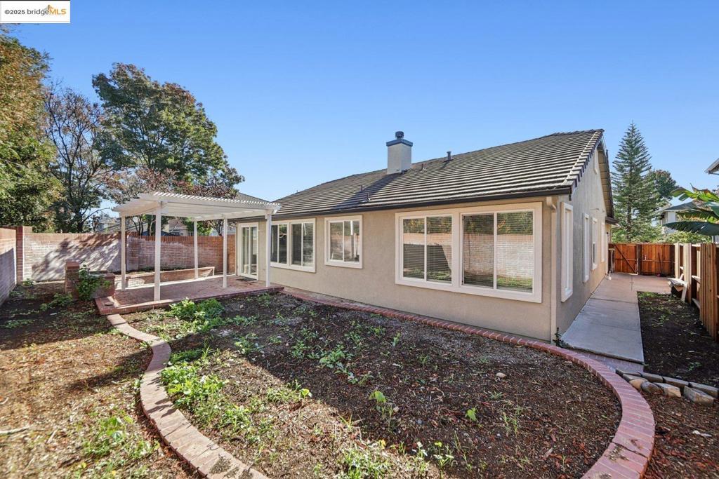 LYON GROVES - Residential