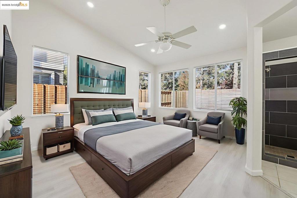 LYON GROVES - Residential