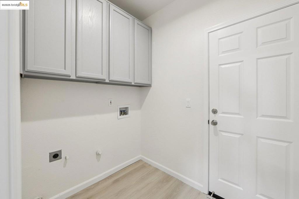 LYON GROVES - Residential