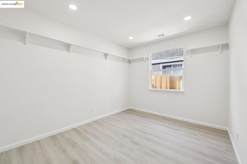 LYON GROVES - Residential