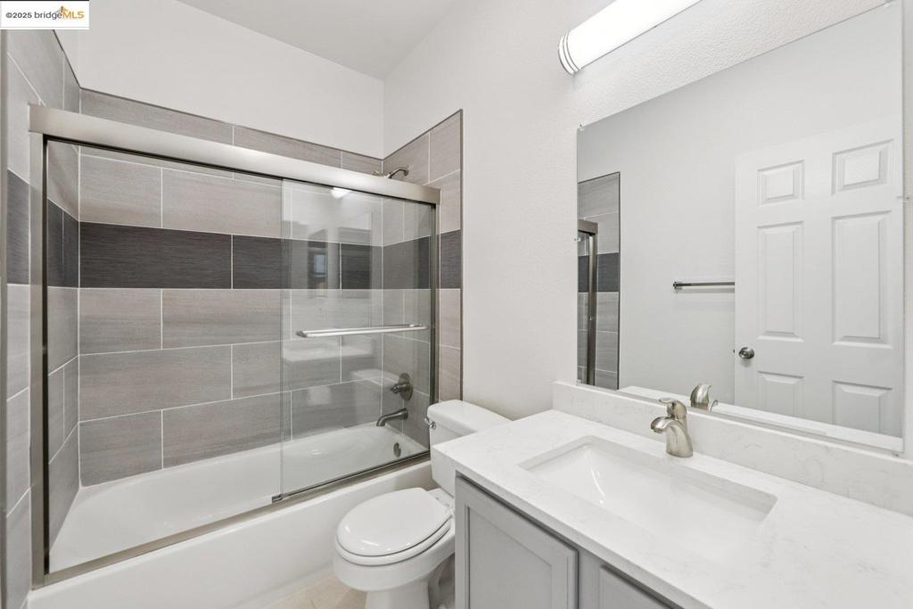 LYON GROVES - Residential