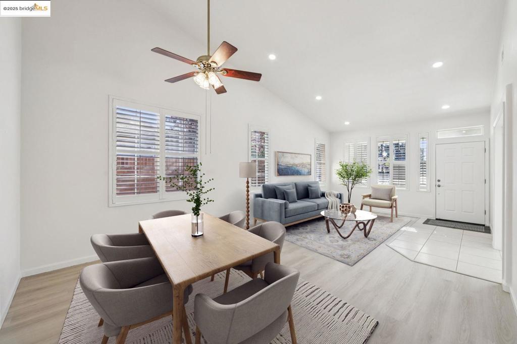 LYON GROVES - Residential