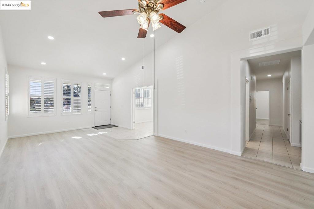 LYON GROVES - Residential