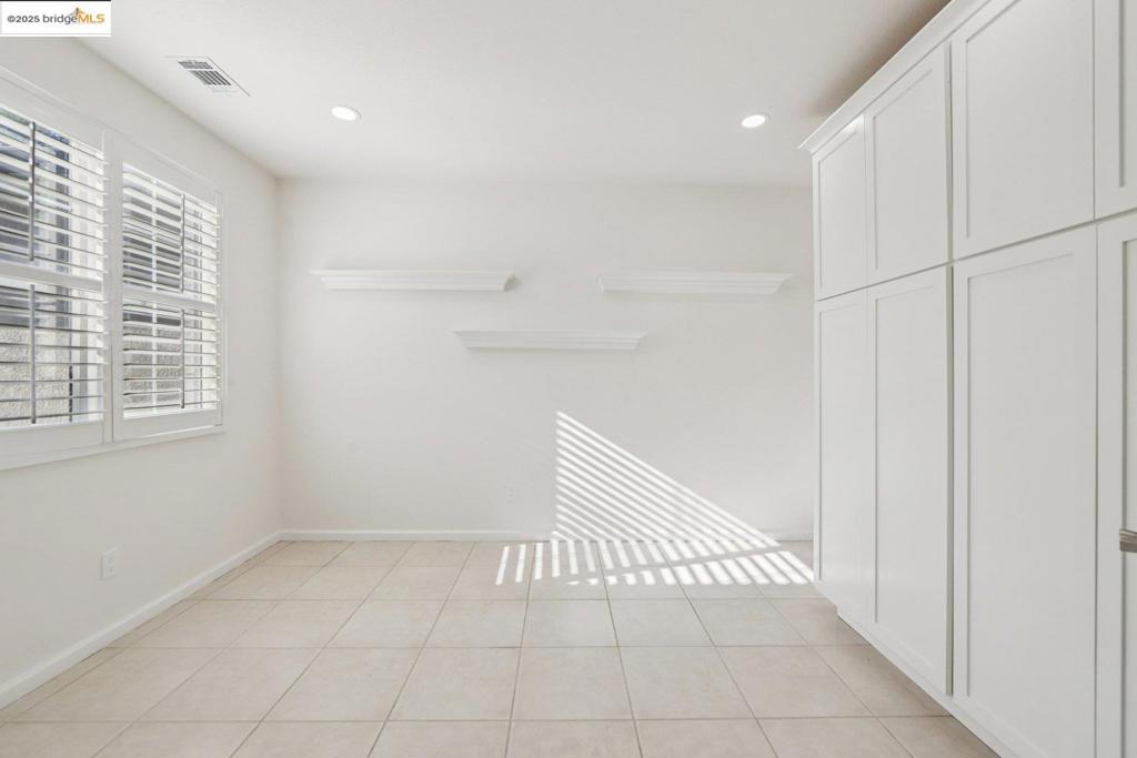 LYON GROVES - Residential