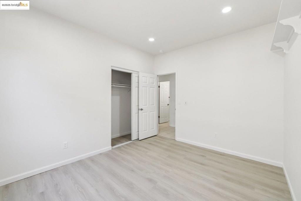 LYON GROVES - Residential