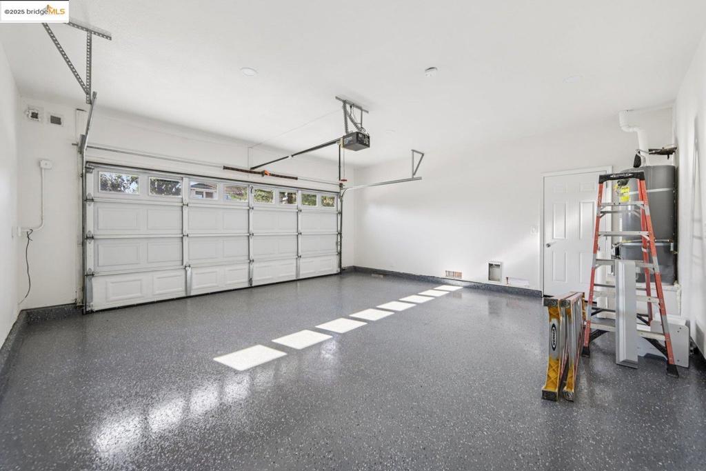 LYON GROVES - Residential