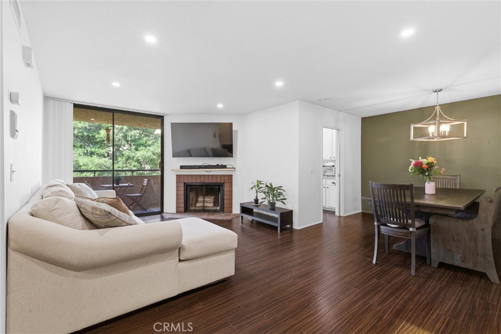 4275 Via Arbolada 210