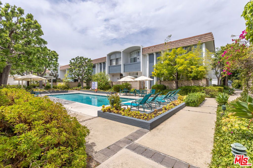 Photo of 13230 Fiji Way #B, Marina Del Rey, CA 90292 (MLS # 25582461)