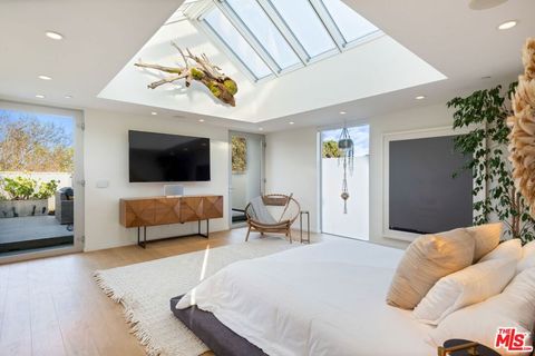 Photo of 1220 Cabrillo Avenue, Venice, CA 90291 (MLS # 26661671)