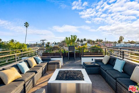 Photo of 1220 Cabrillo Avenue, Venice, CA 90291 (MLS # 26661671)