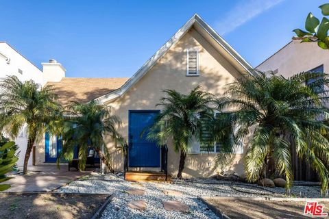 Photo of 1112 S Highland Avenue, Los Angeles, CA 90019 (MLS # 26645463)