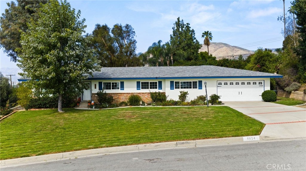 6614 Summit