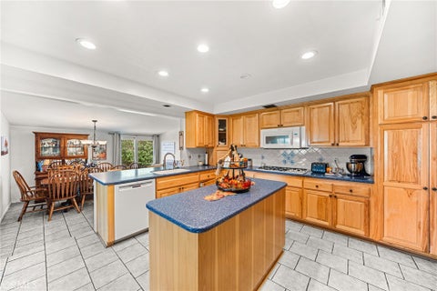 Tiny photo for 6614 Summit DR, Highland, CA 92346 (MLS # CV26221570)
