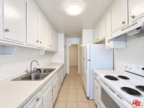 Photo of 1420 S Oakhurst Drive #208, Los Angeles, CA 90035 (MLS # 26103868)