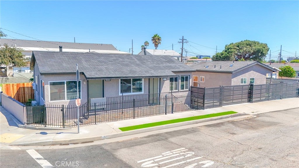 1831 W 152nd