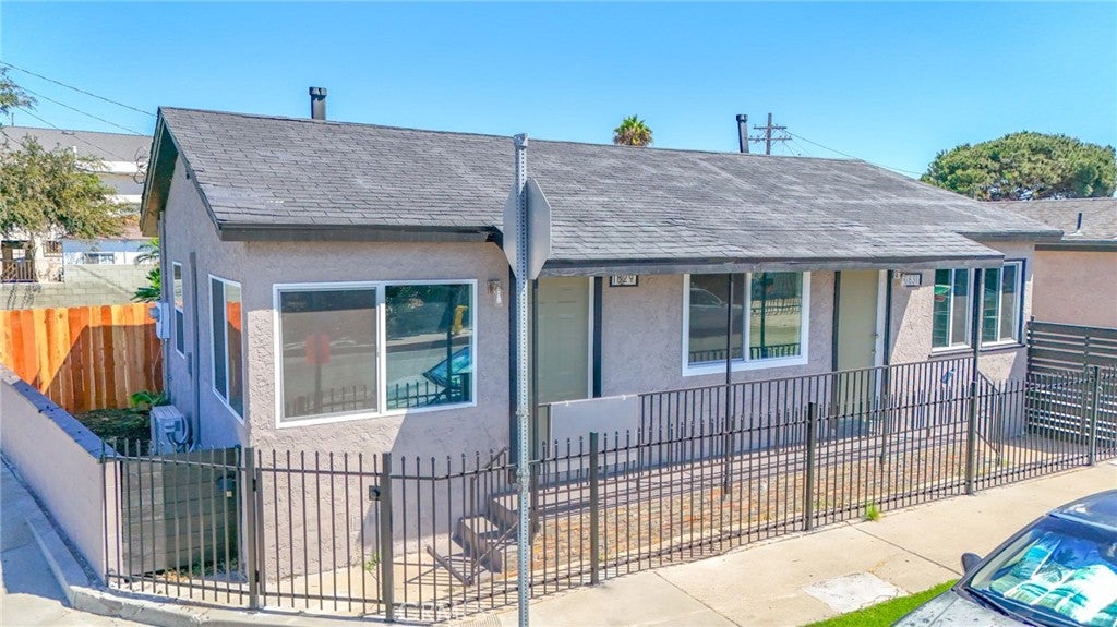 1831 W 152nd