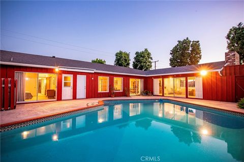 Photo of 10132 La Cima Dr, Whittier, CA 90603 (MLS # SR26026362)