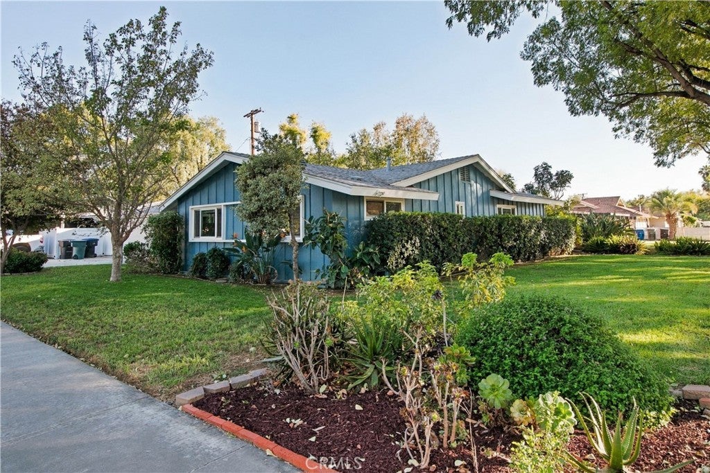 4834 Cliffside